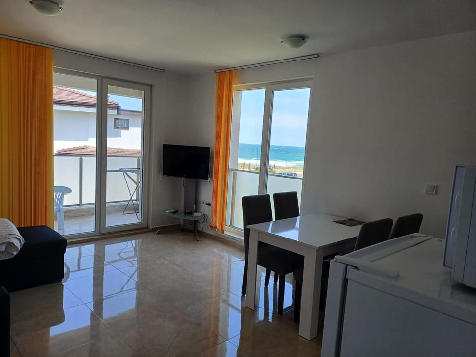 TV and multimedia, Living room, Seating area, Sea view