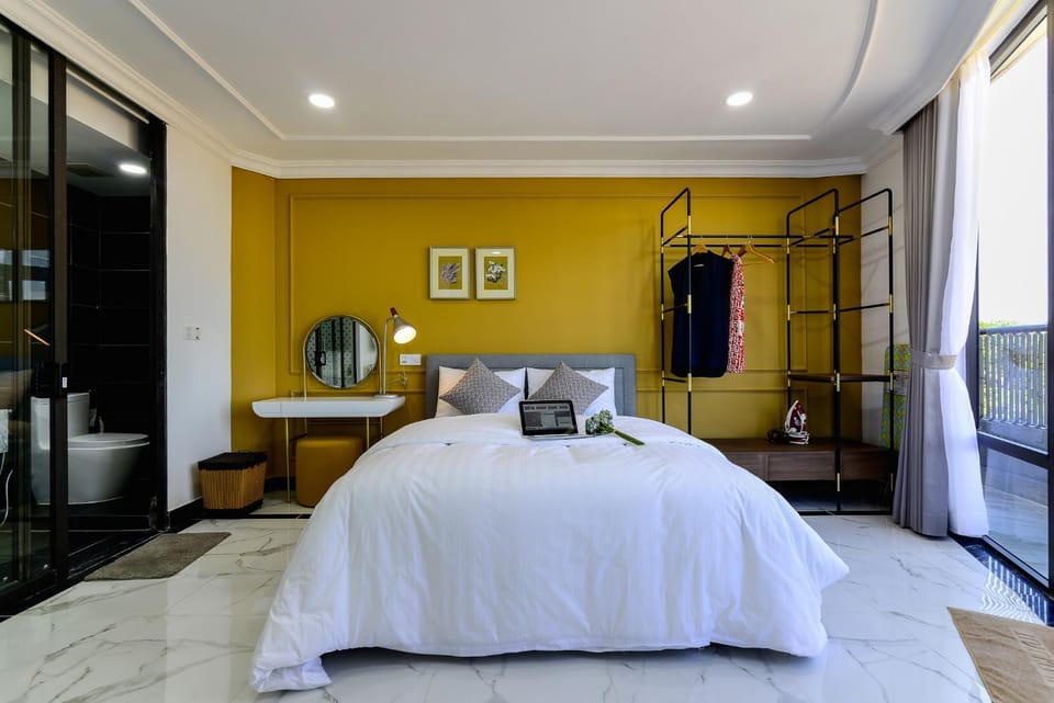 Bed, Photo of the whole room, Bedroom, towels