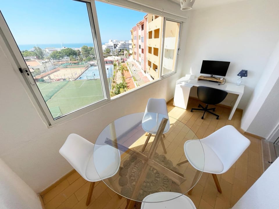 Bird's eye view, View (from property/room), Balcony/Terrace, Seating area, City view, Sea view, Street view, Inner courtyard view