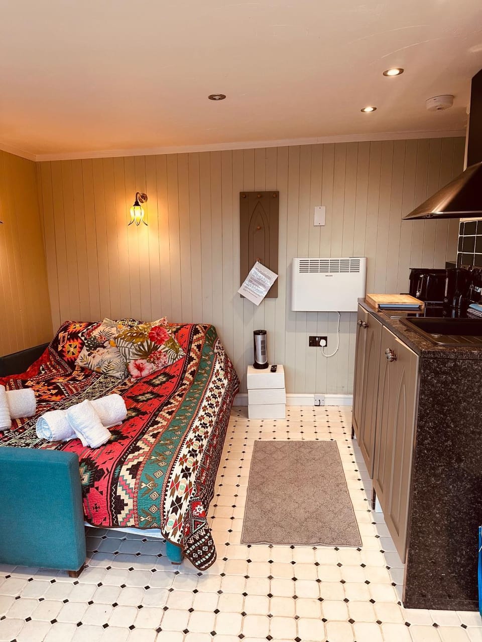 Bed, Kitchen or kitchenette, Photo of the whole room