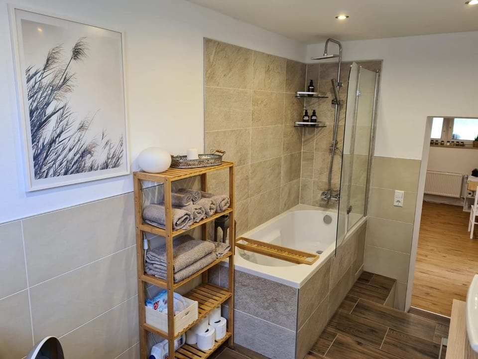 Shower, Bathroom, Bath, towels