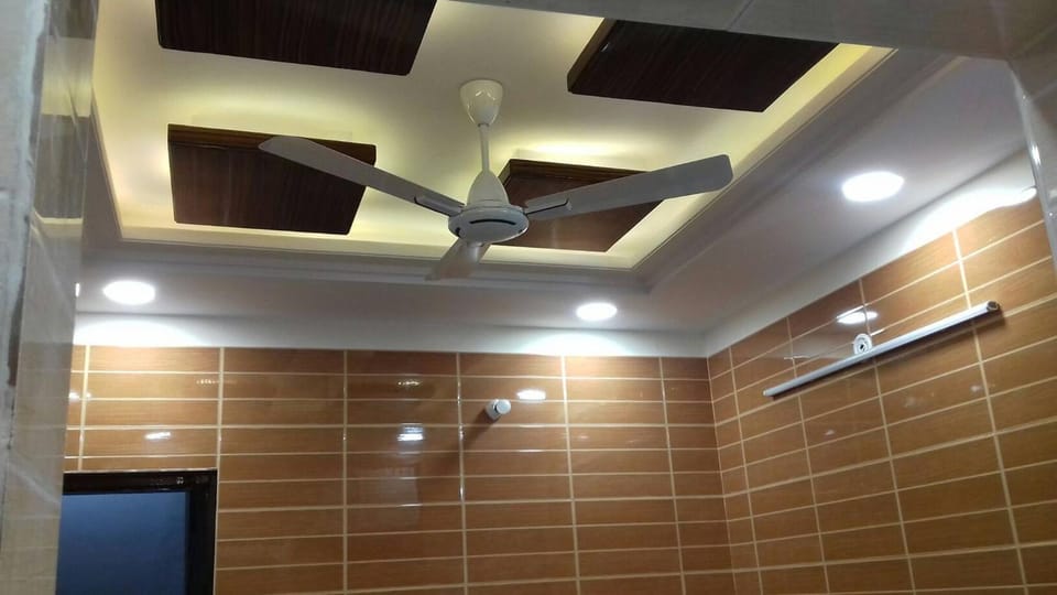 Posh, Nice Foreigner Area Lajpat Ngar Luxury Room Apartment in New Delhi