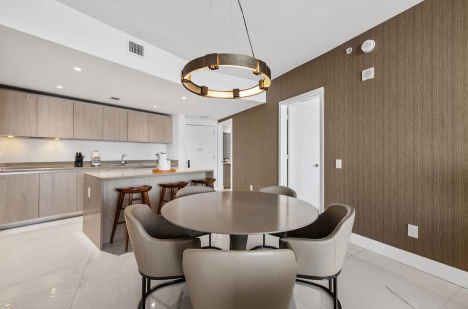 Lyfe Oceanview Resort Luxury 2 Bedroom Unit Apartment in Hollywood Beach