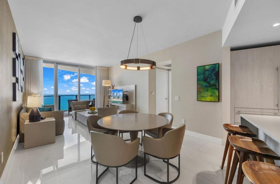 Lyfe Oceanview Resort Luxury 2 Bedroom Unit Apartment in Hollywood Beach