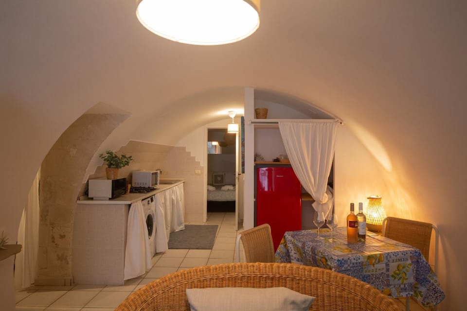 Kitchen or kitchenette, Seating area