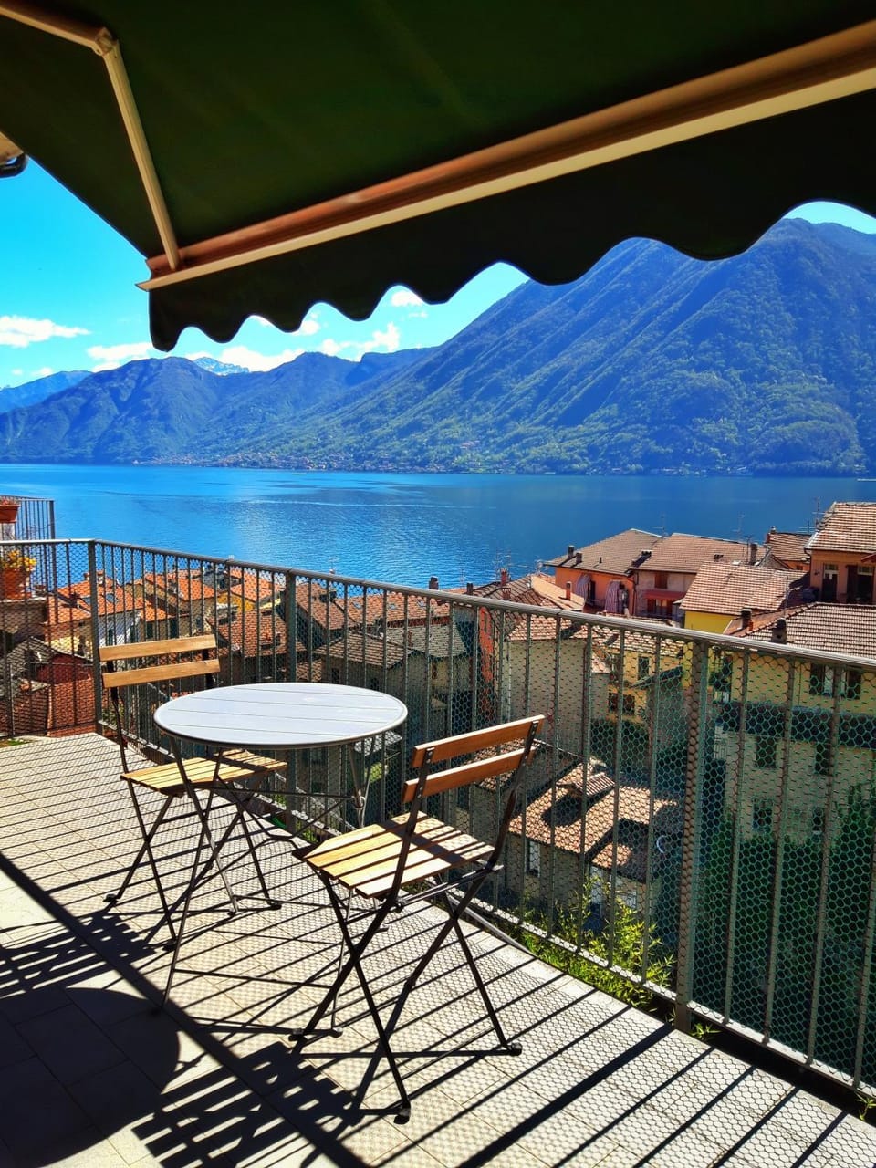 Property building, Balcony/Terrace, Dining area, Lake view, Mountain view