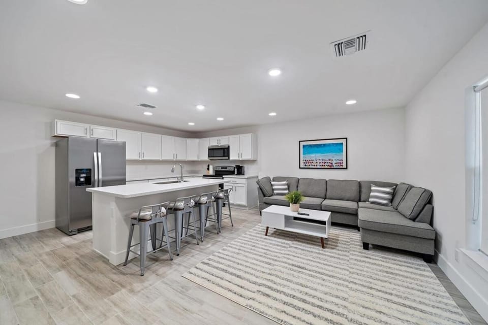 New! Few minutes to Downtown, 10 to the Beach! House in West Palm Beach