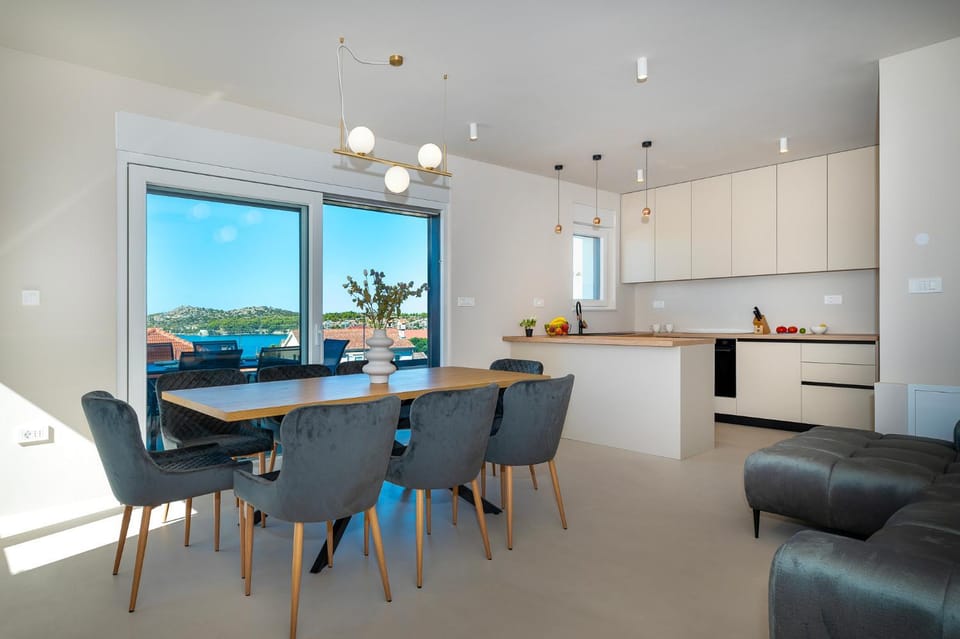 Kitchen or kitchenette, Living room, Seating area