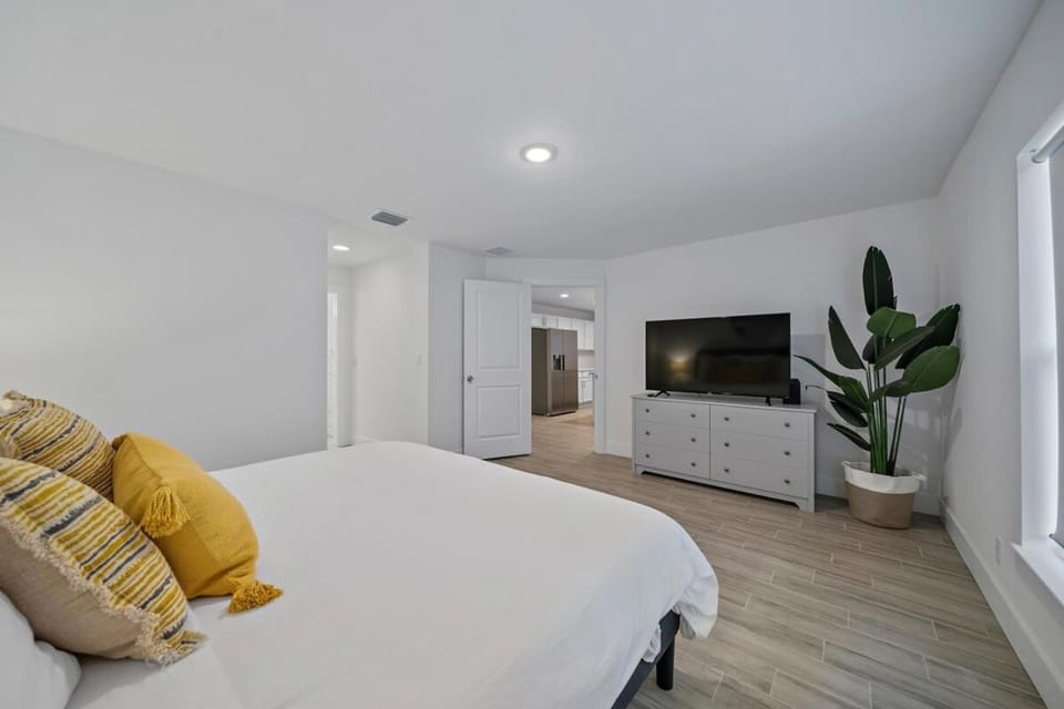 New Construction Home 10 to Beach 5 to Downtown House in West Palm Beach