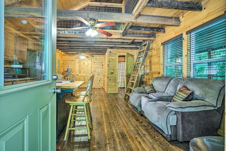 Peaceful Decatur Cabin w/ Grill & Fire Pit! Cabin in Tennessee