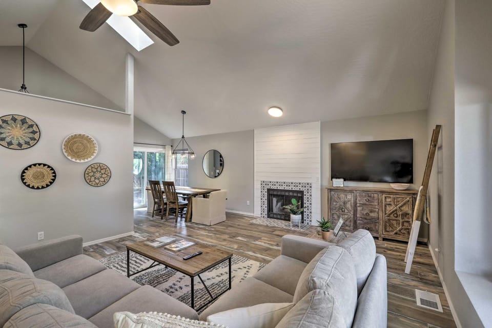 Modern Flagstaff Retreat ~ 4 Mi to Downtown! House in Flagstaff