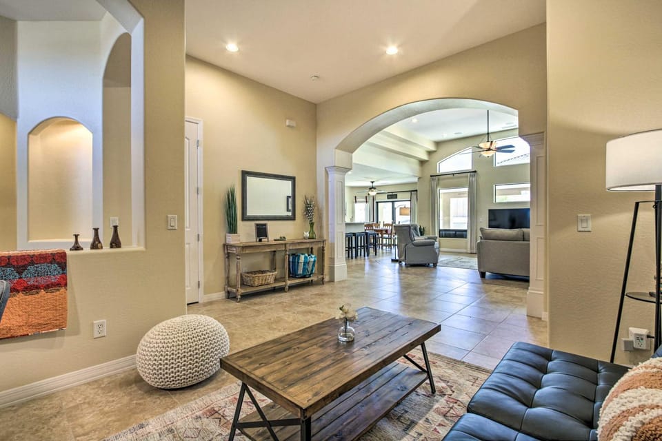 Snowbird Haven w/ Pool! 11 Mi to Dtwn Phoenix House in Laveen Village
