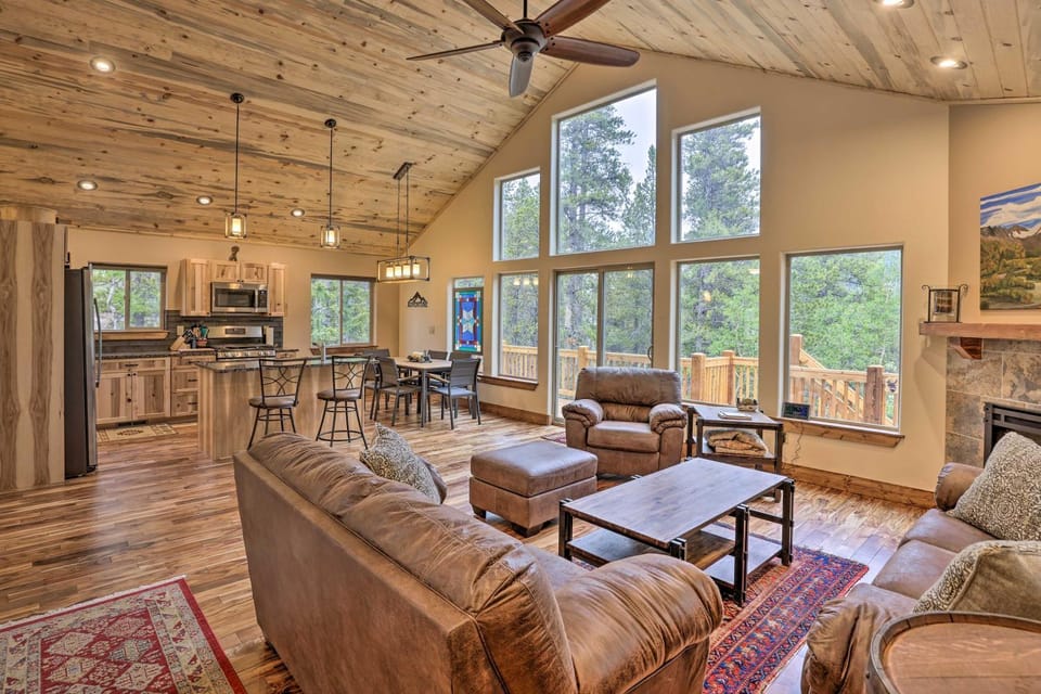 Rocky Mountain Alma Cabin with Deck & Hot Tub! Cabin in Alma