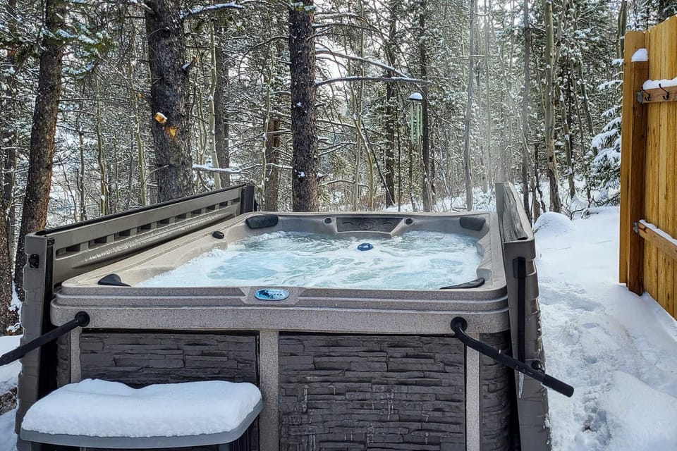 Rocky Mountain Alma Cabin with Deck & Hot Tub! Cabin in Alma