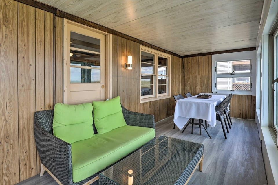 Charming Oceanfront Home on Salisbury Beach House in Seabrook