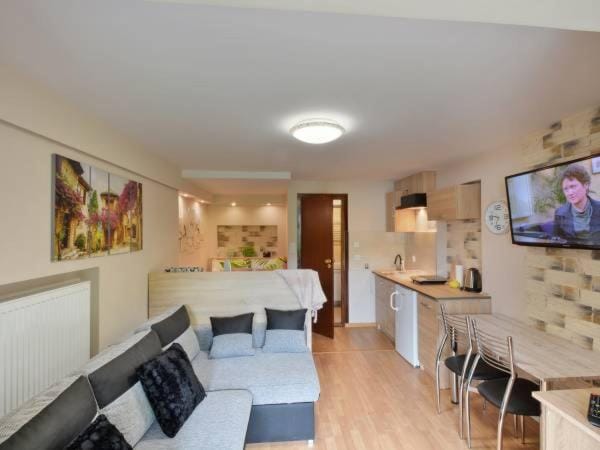 Kitchen or kitchenette, Photo of the whole room, Seating area