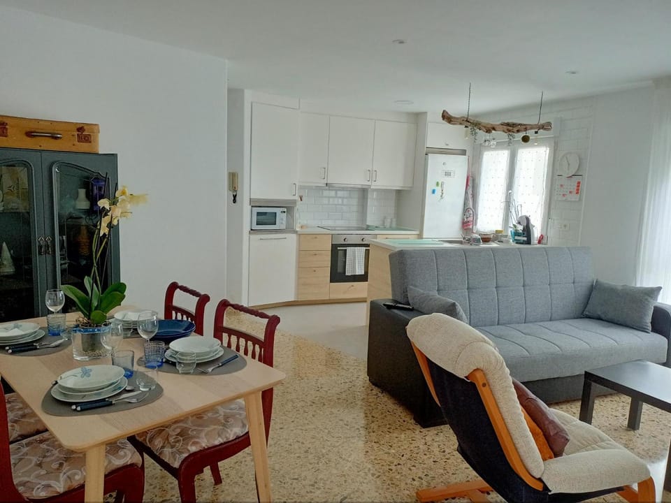 Living room, Dining area