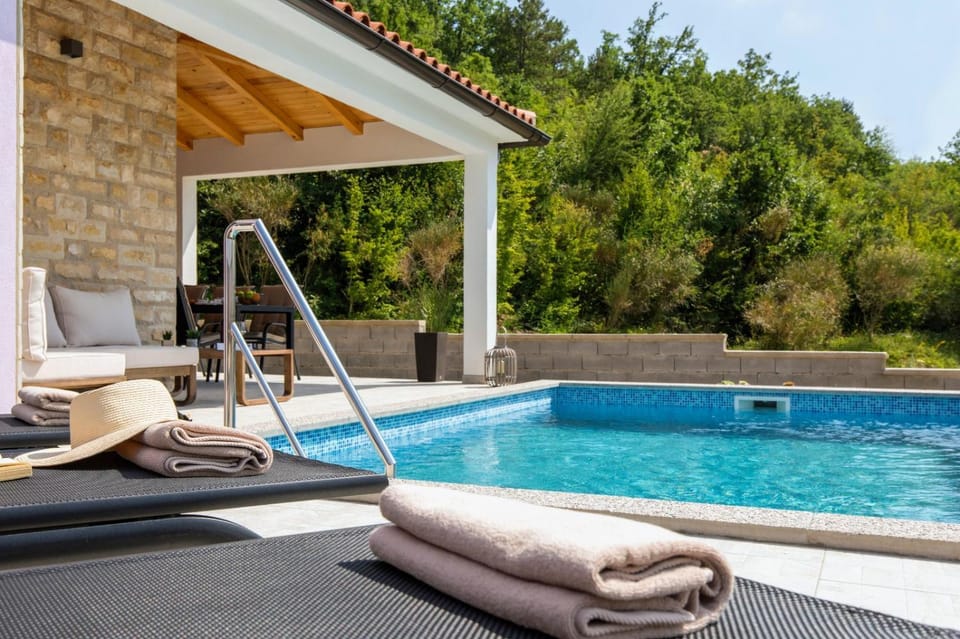 Balcony/Terrace, Swimming pool
