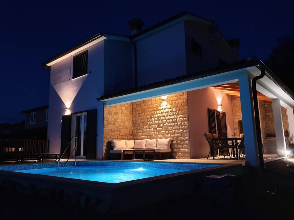 Property building, Swimming pool