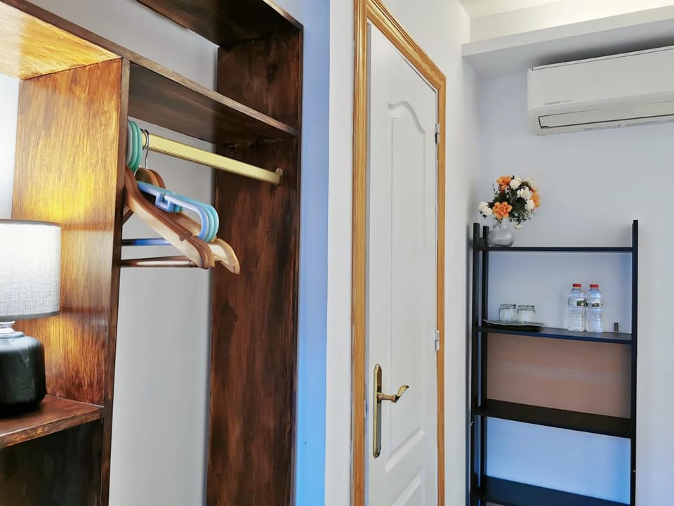 Barcelona CoronaHostal Bed and Breakfast in Badalona