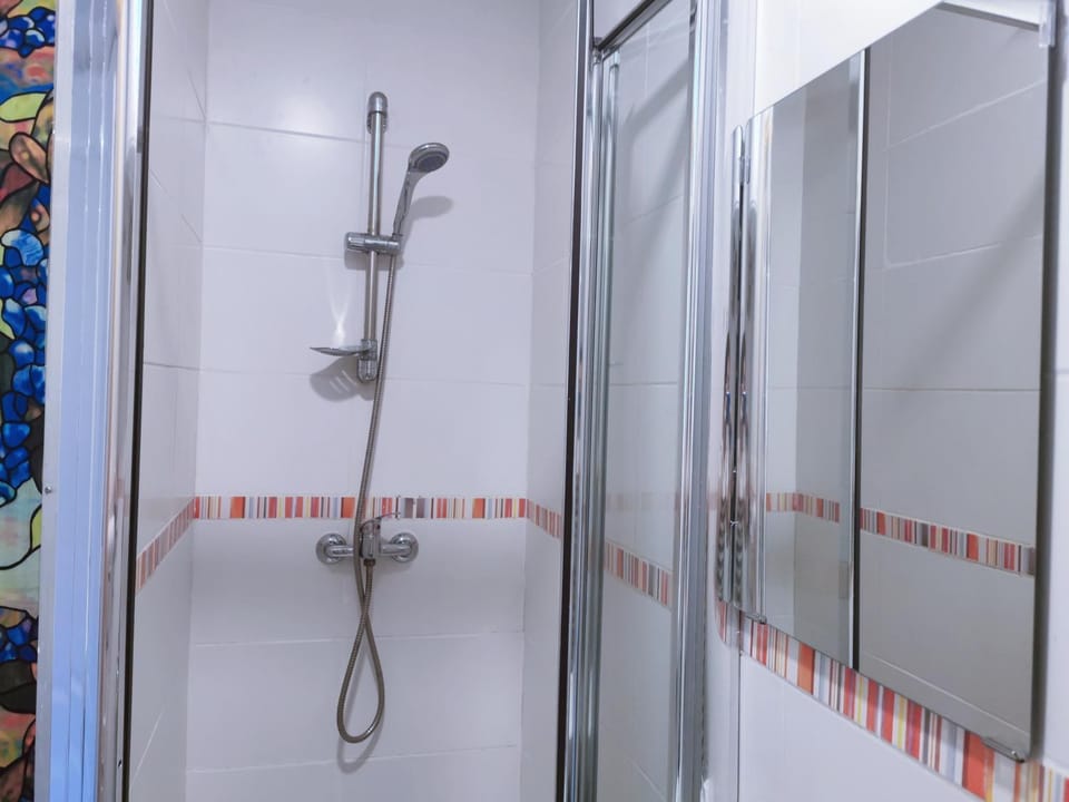 Barcelona CoronaHostal Bed and Breakfast in Badalona