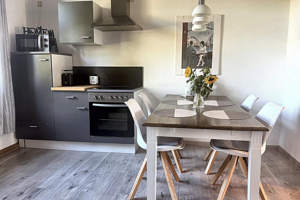 Dining area, kitchen