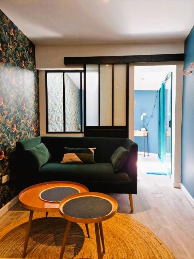 Studio Eden Jacuzzi Apartment in Amiens