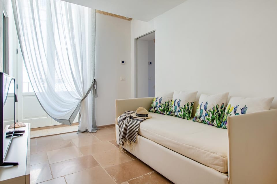 Living room, Photo of the whole room
