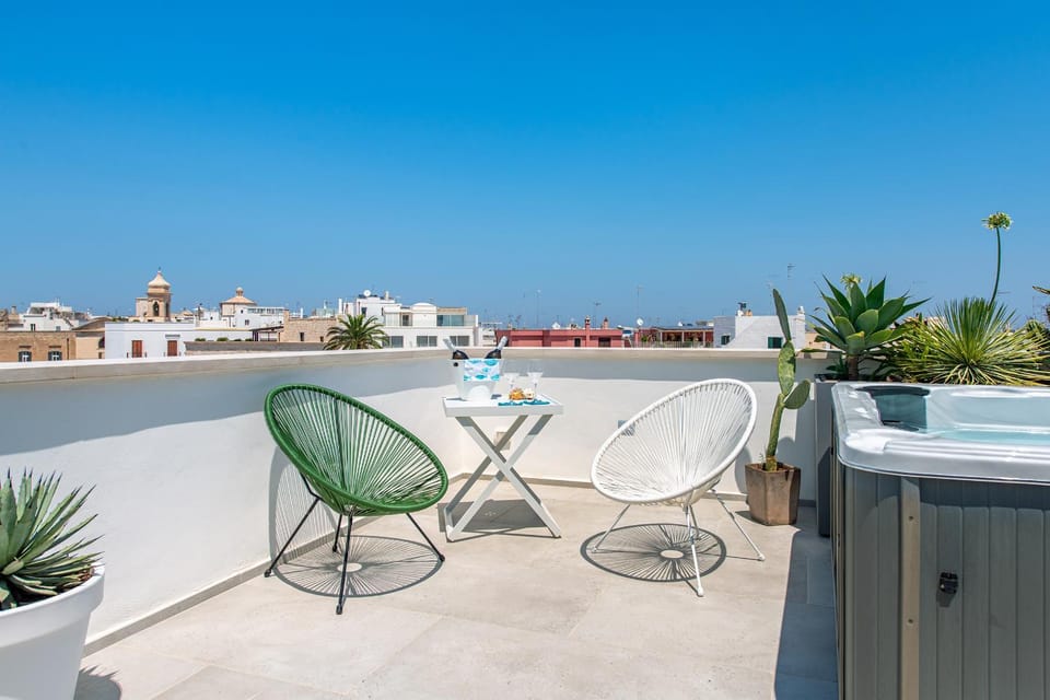 Patio, Day, Natural landscape, View (from property/room), Balcony/Terrace, Dining area, Pool view, Swimming pool, sunbed