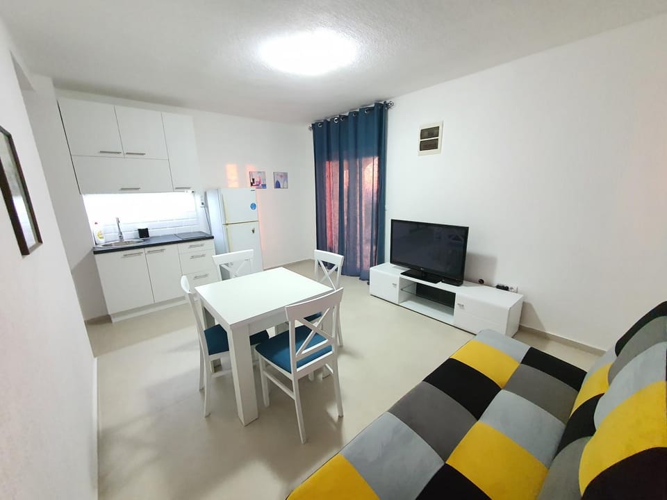 TV and multimedia, Living room, Dining area, kitchen