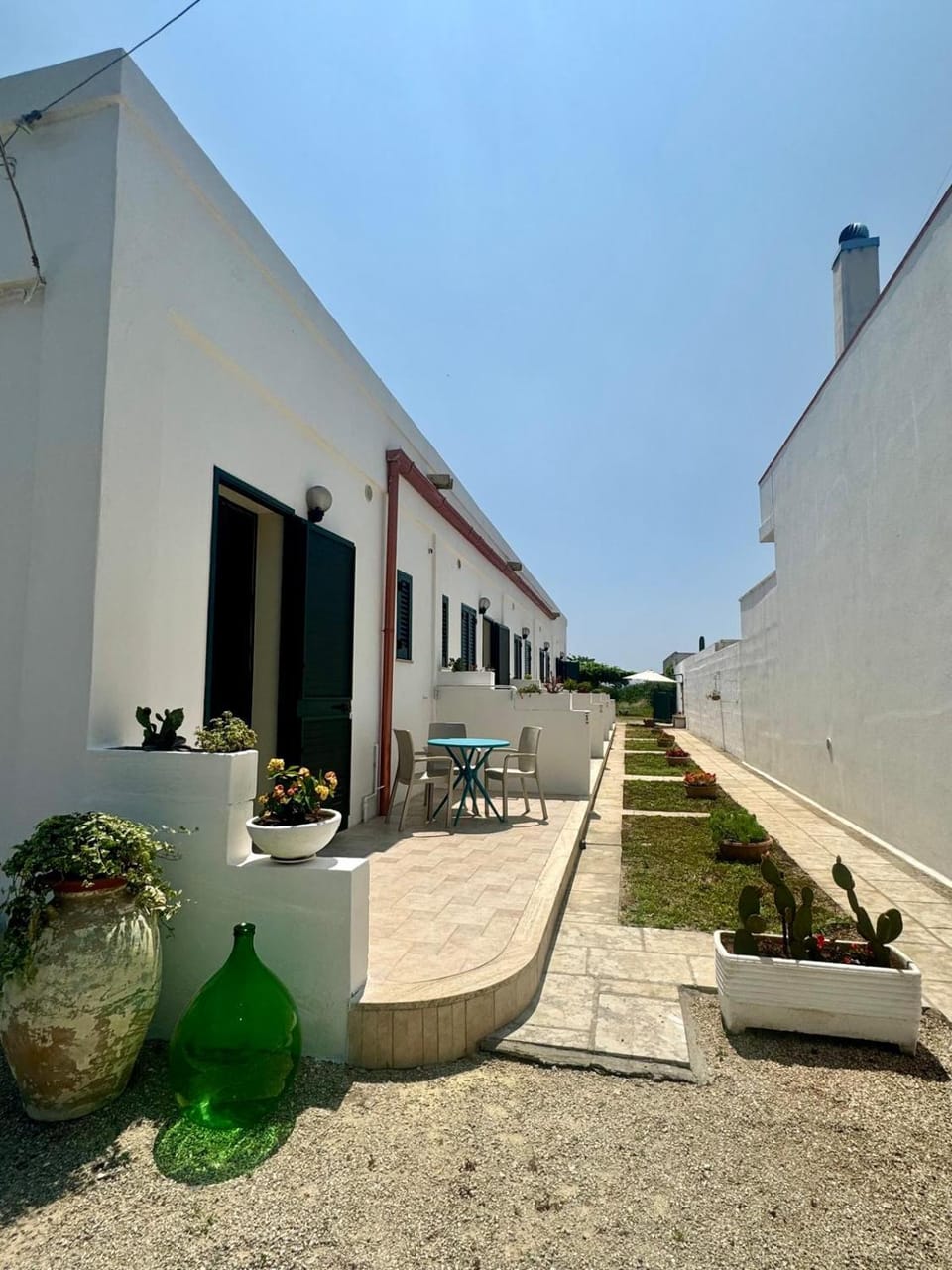 Property building, Patio, Day