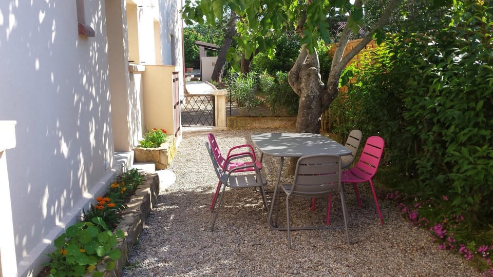 Garden, Dining area