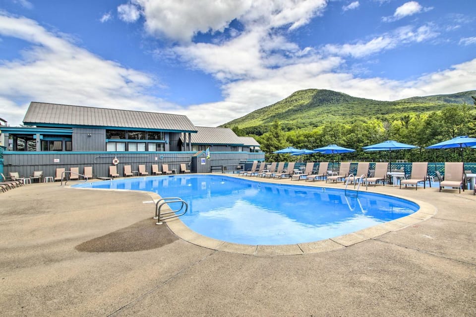 Cozy Lincoln Condo ~ 1 Mi to Loon Mountain! House in Lincoln
