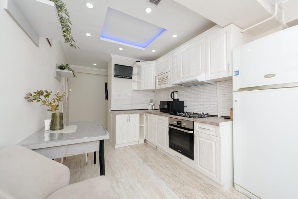 Coffee/tea facilities, Dining area, oven, stove