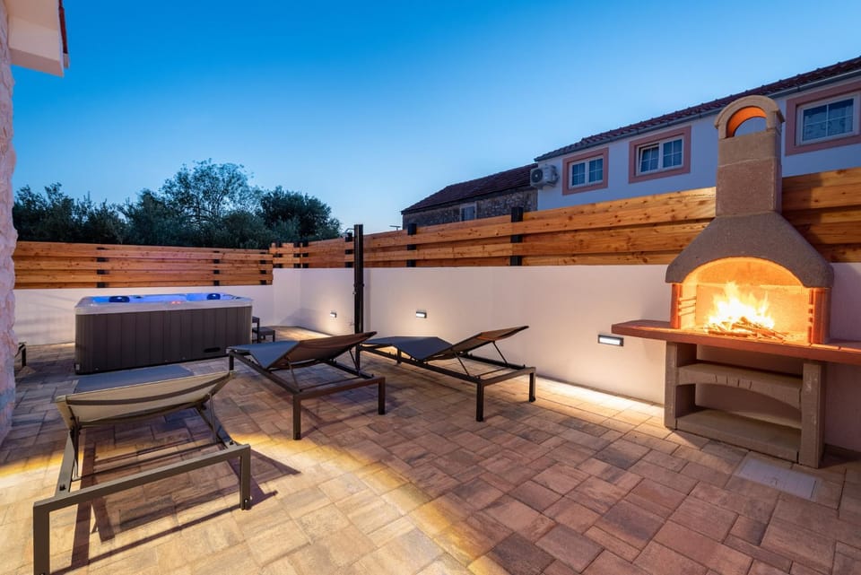 Inner courtyard view