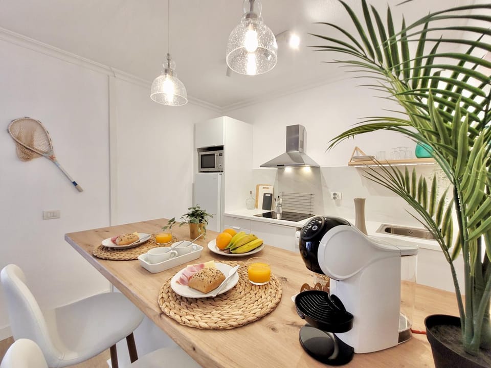 Coffee/tea facilities, Dining area, kitchen