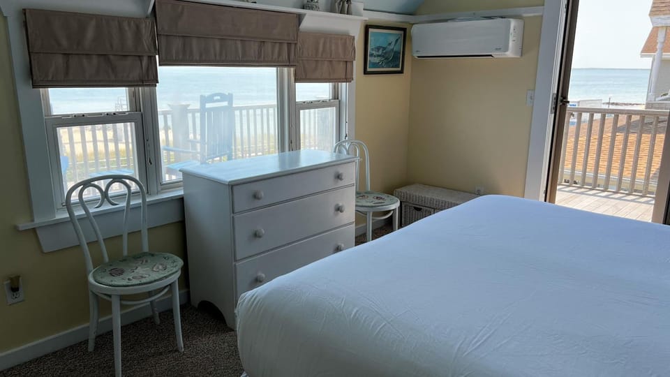 Bed, View (from property/room), Bedroom, Sea view, hair dresser