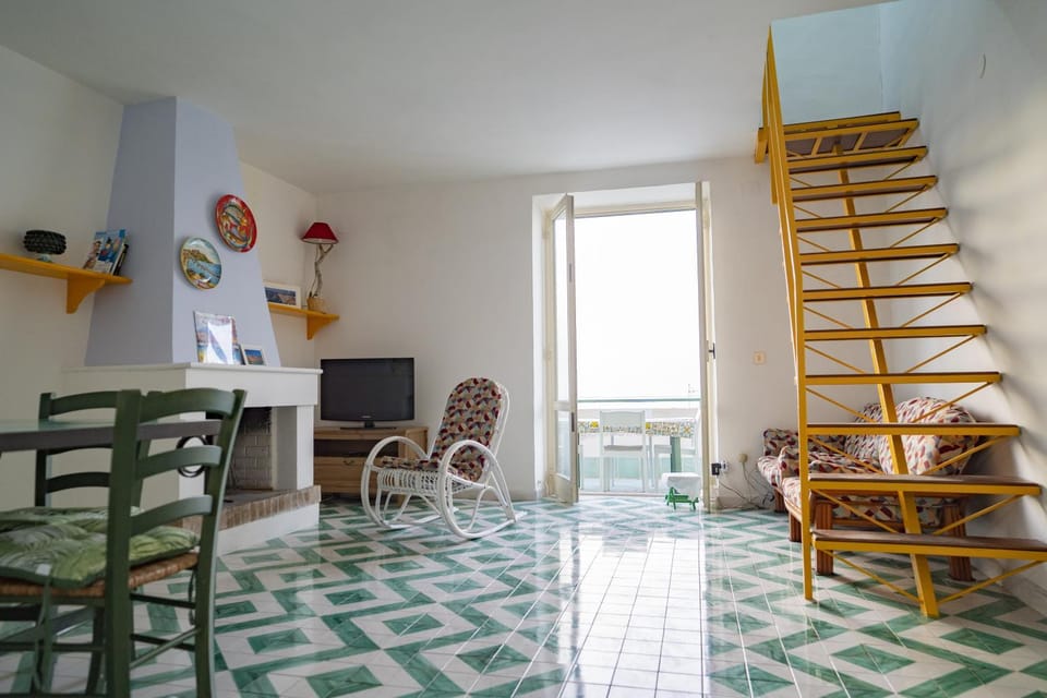 Nel punto più alto dell’ Isola, terrazza con vista mozzafiato Apartment in Campania