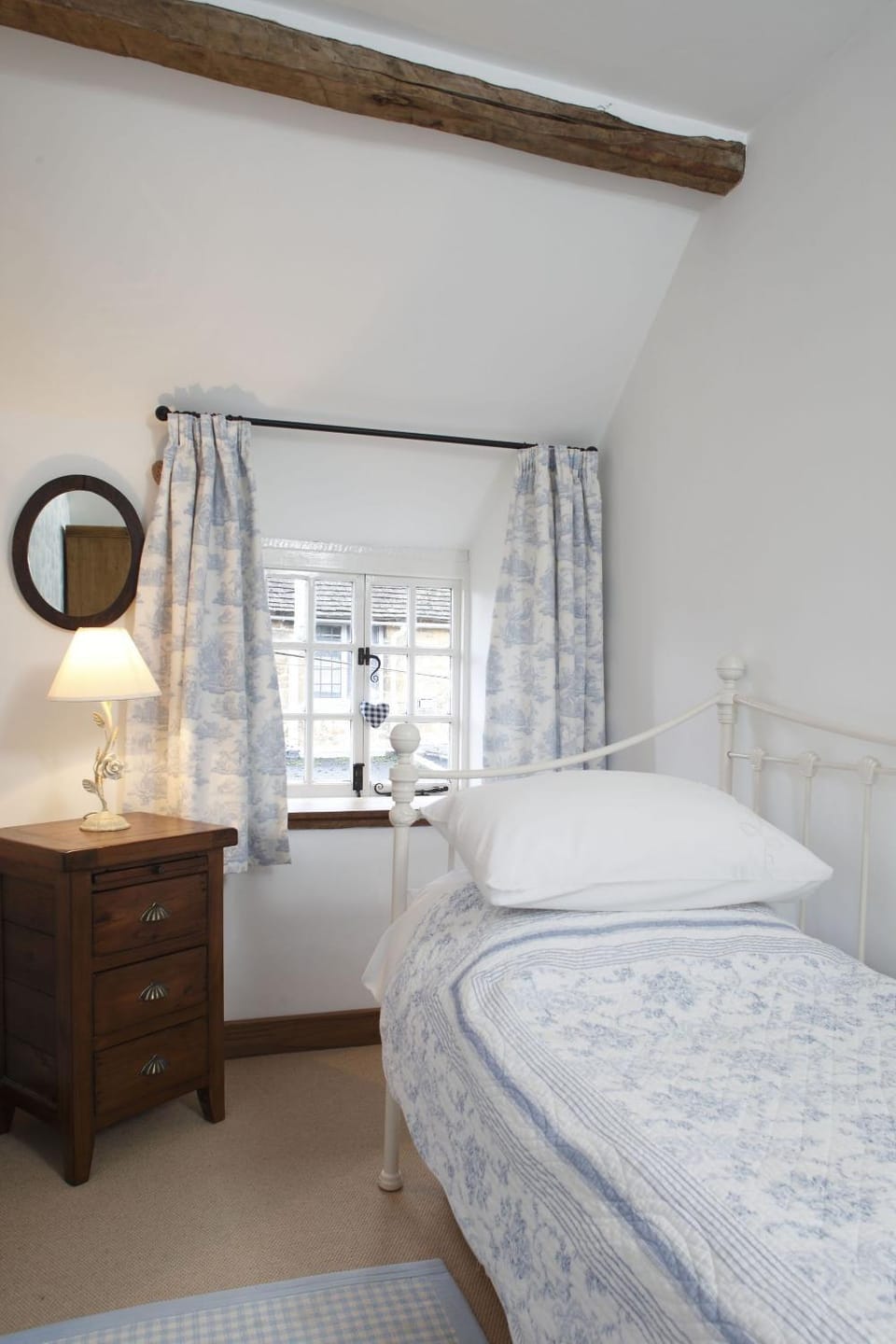 Property building, Bed, Photo of the whole room, Bedroom