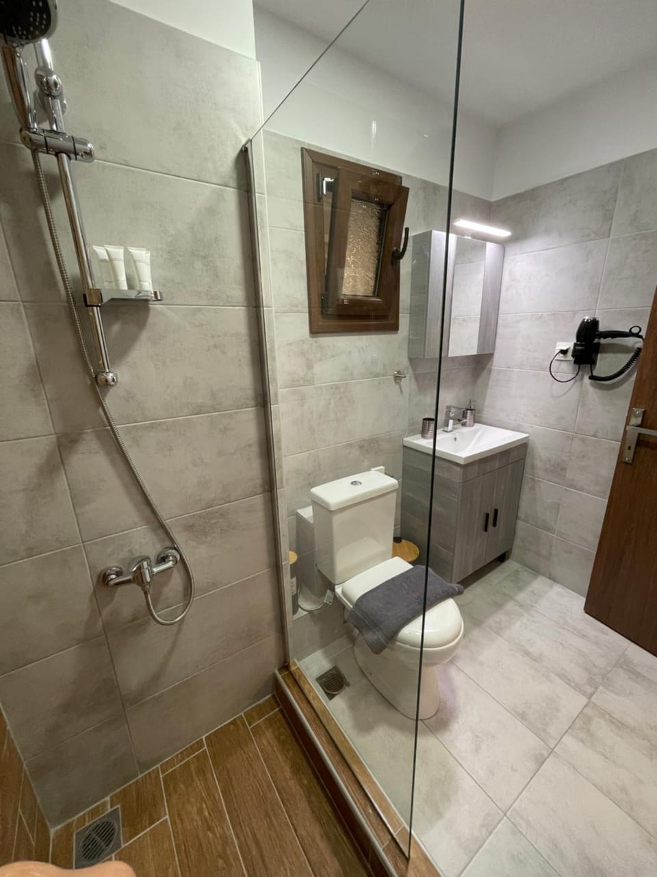 Shower, Toilet, Bathroom