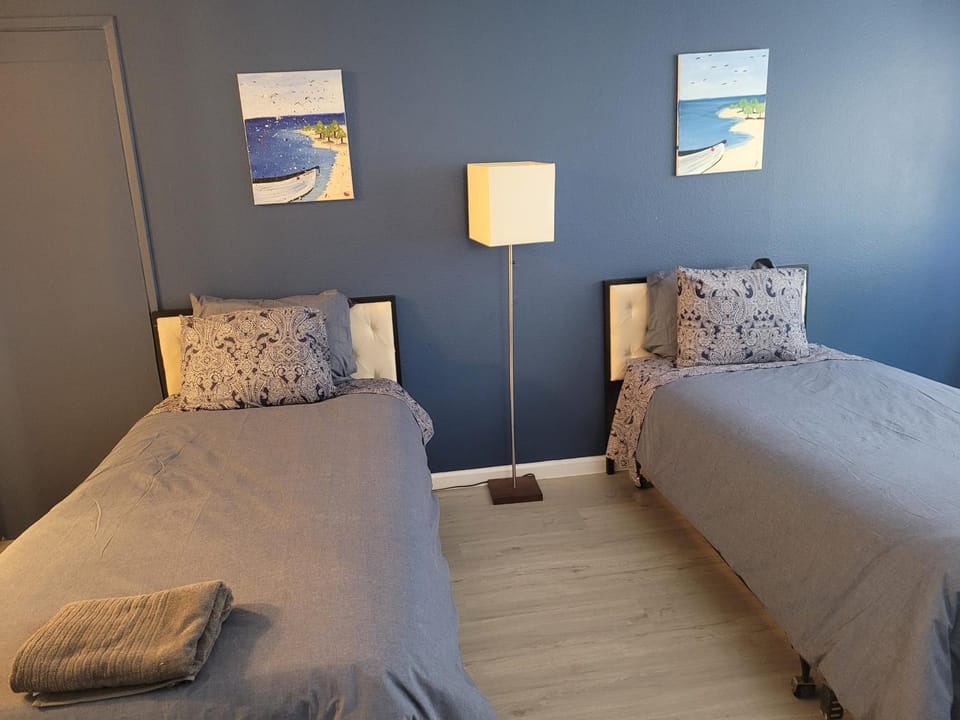 (A12) Lovely Spacious Double Bed Studio Hotel in Beverly Hills