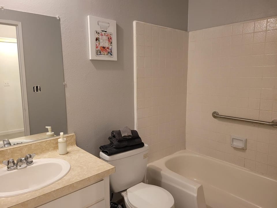 (A12) Lovely Spacious Double Bed Studio Hotel in Beverly Hills