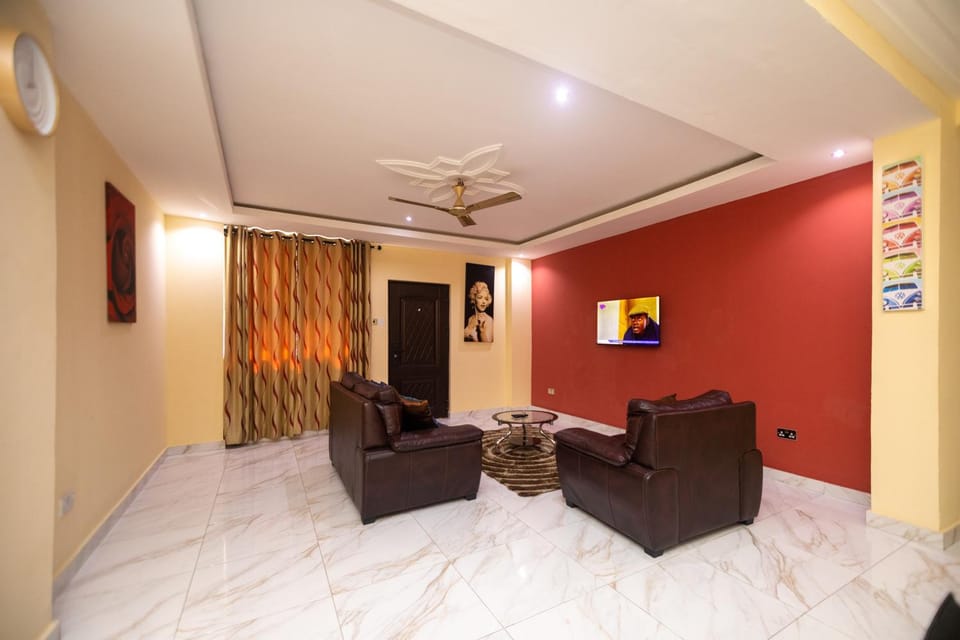 2 Bed Furnished Apartment - Wifi Aircon Parking Apartment in Accra