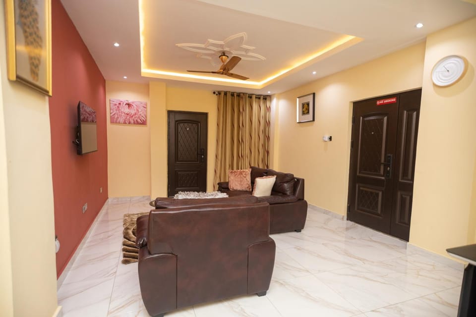 2 Bed Furnished Apartment - Wifi Aircon Parking Apartment in Accra
