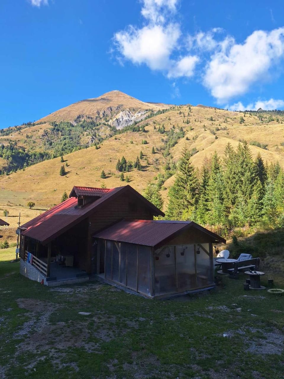 GAGO’S WOODEN HOUSE Country House in Montenegro