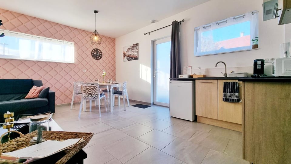 Kitchen or kitchenette, Living room