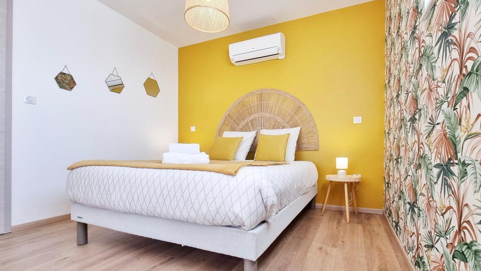 Bed, Bedroom, air conditioner