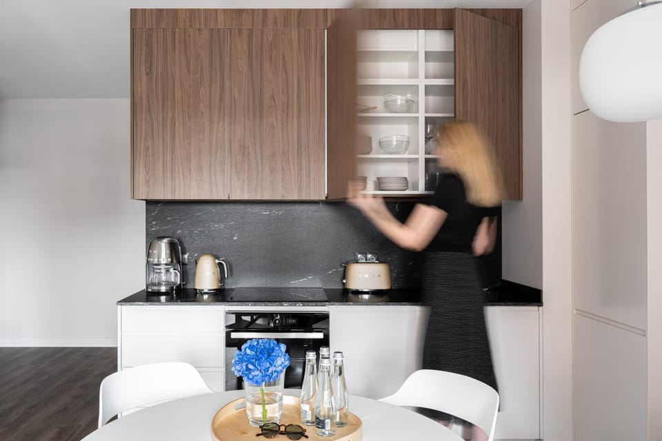 People, Coffee/tea facilities, Kitchen or kitchenette, Dining area