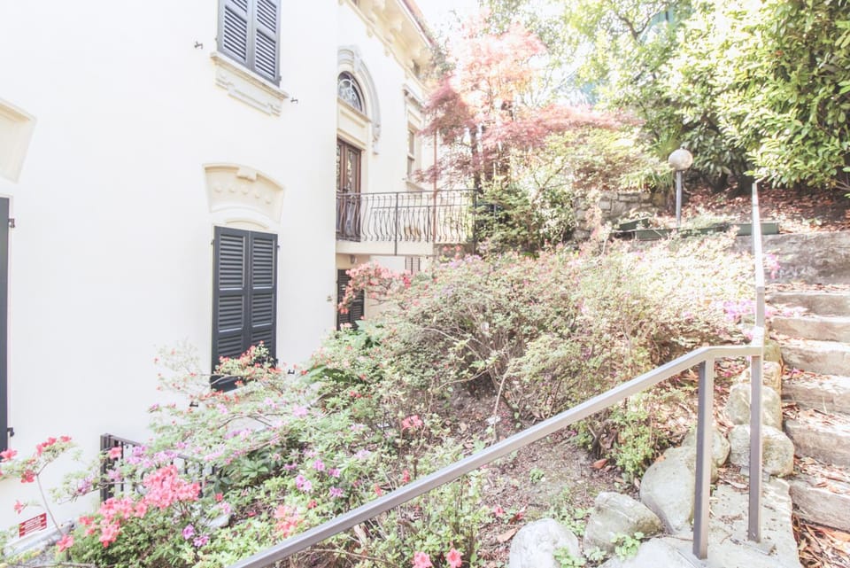 Property building, Patio, Facade/entrance, Garden