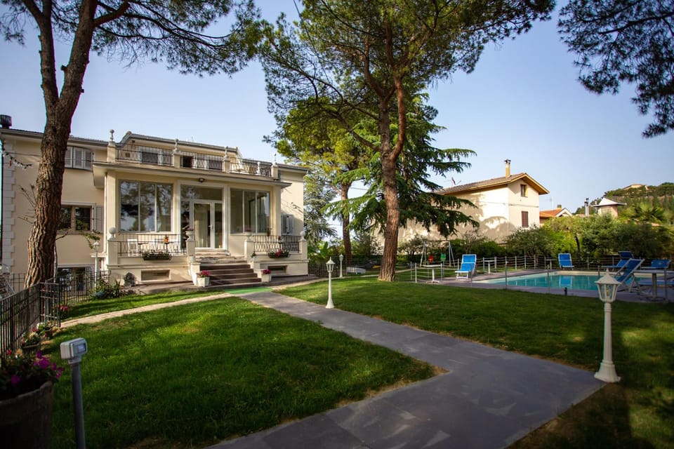 Property building, Garden, Garden view, Pool view, Swimming pool, Swimming pool